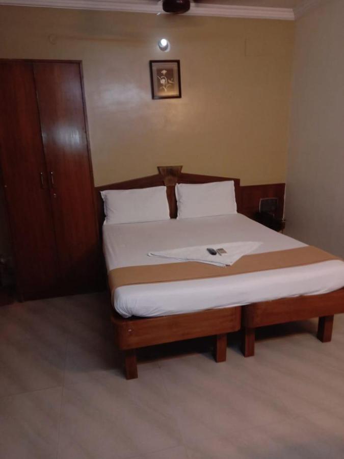 Central Residency Hotel Madras Buitenkant foto